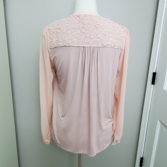 💥3/$25💥 Anthropologie Tiny Overlay Peasant Top - Picture 3 of 11